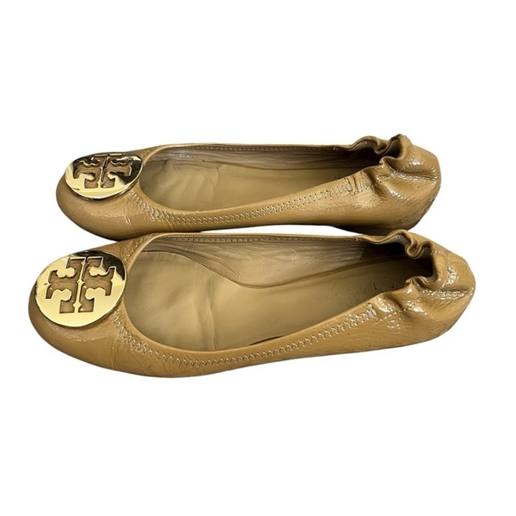 TORY BURCH Logo Ballet Flat Gold Reva Patent Iced Coffee Tan Beige Size 6.5 - Picture 2 of 13
